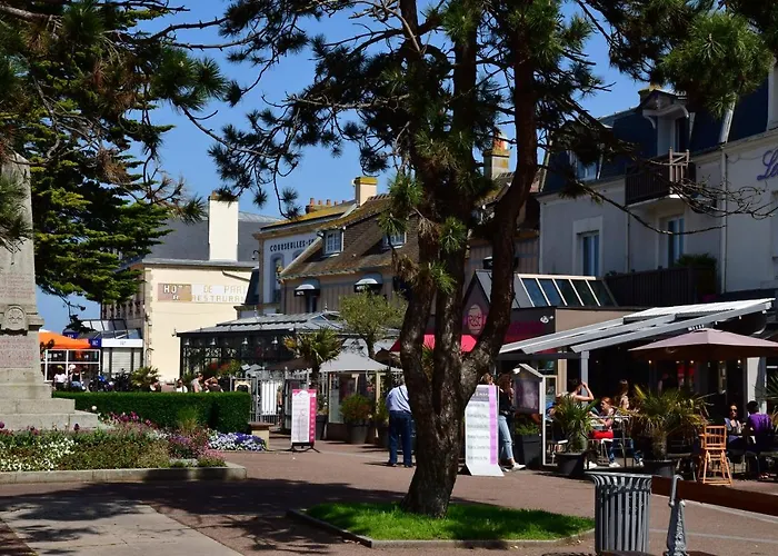 Triplex avec jardinet - wifi - à 400m de la plage