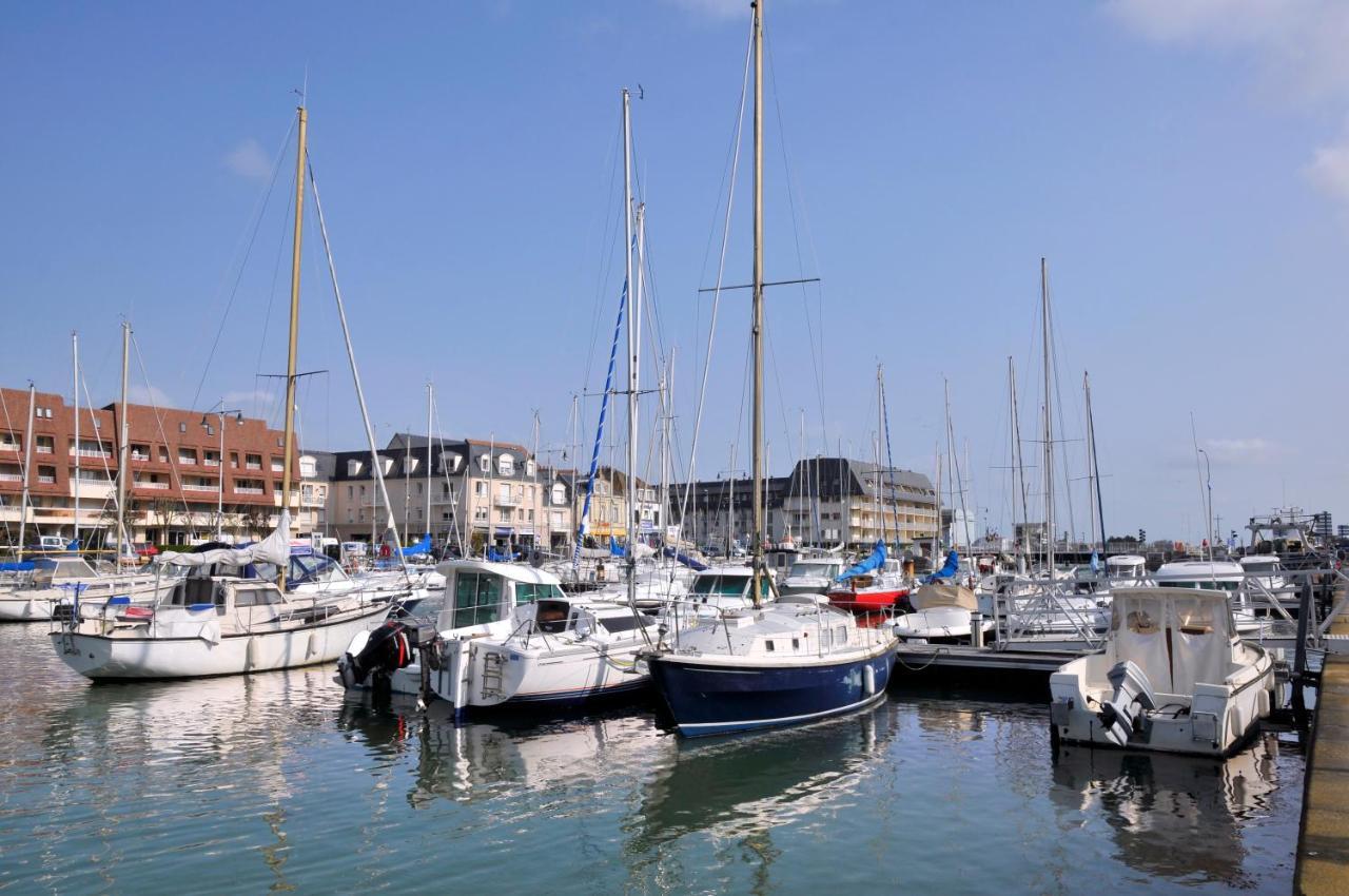Holiday home Triplex Avec Jardinet - Wifi - A 400m De La